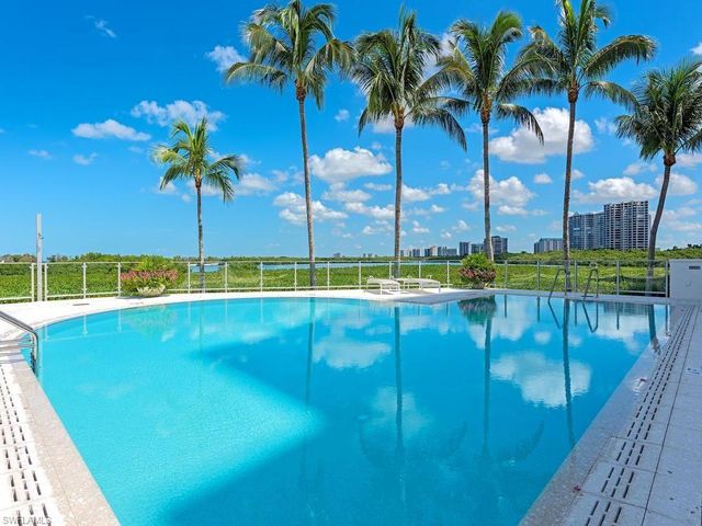 60 Seagate DR 1505, Naples, FL 34103