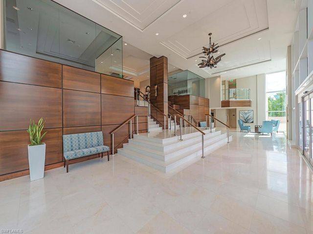 60 Seagate DR 1505, Naples, FL 34103
