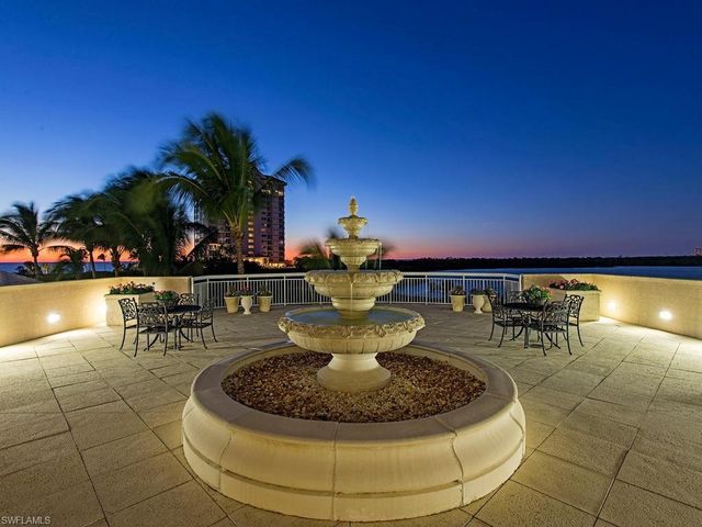 60 Seagate DR 1505, Naples, FL 34103
