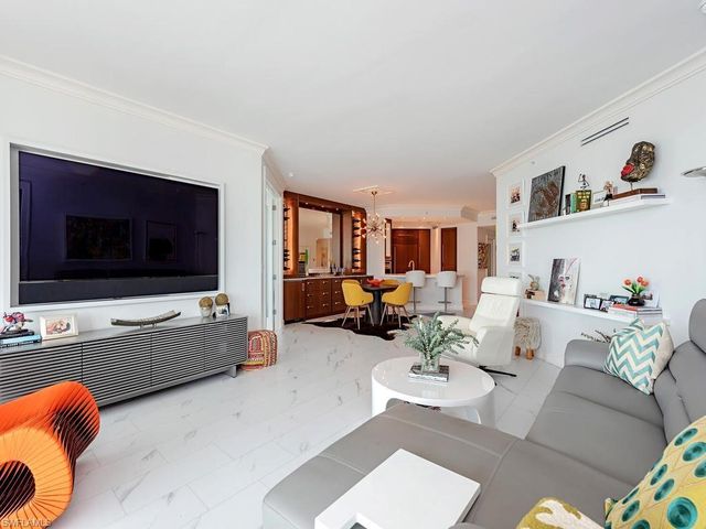 60 Seagate DR 1505, Naples, FL 34103