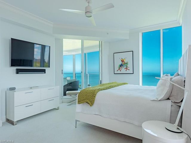 60 Seagate DR 1505, Naples, FL 34103