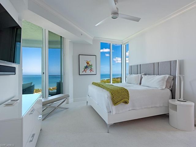 60 Seagate DR 1505, Naples, FL 34103