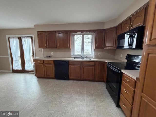 1092 PAPER MILL ROAD, Chambersburg, PA 17202