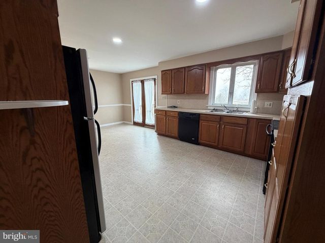 1092 PAPER MILL ROAD, Chambersburg, PA 17202