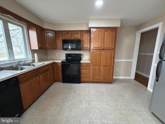 1092 PAPER MILL ROAD, Chambersburg, PA 17202