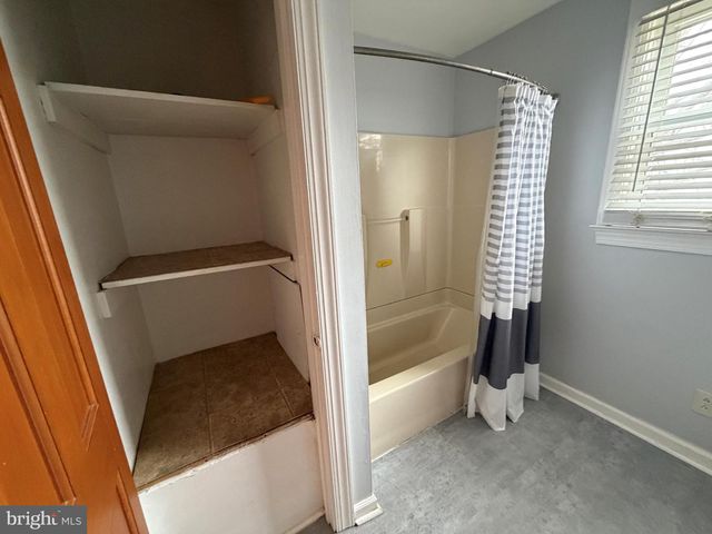 1092 PAPER MILL ROAD, Chambersburg, PA 17202