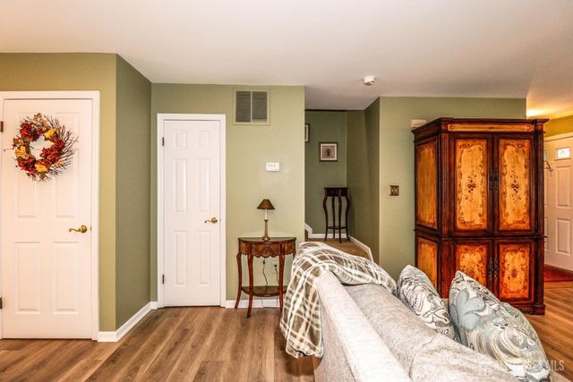 18 Mulberry Lane, Metuchen, NJ 08840