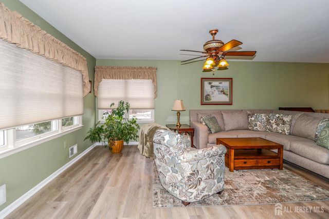 18 Mulberry Lane, Metuchen, NJ 08840