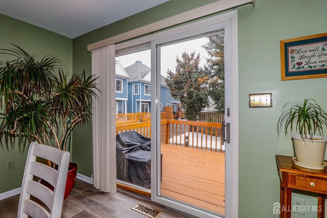 18 Mulberry Lane, Metuchen, NJ 08840