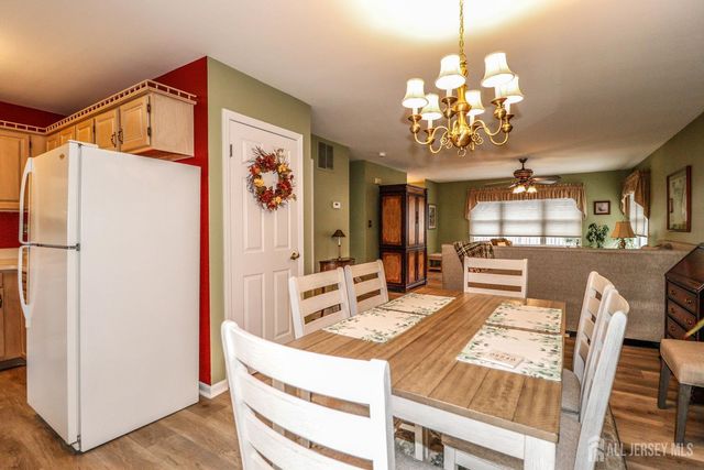 18 Mulberry Lane, Metuchen, NJ 08840