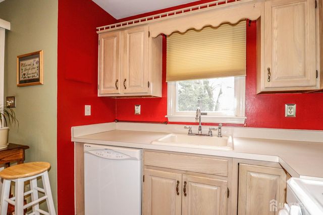 18 Mulberry Lane, Metuchen, NJ 08840