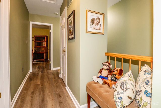 18 Mulberry Lane, Metuchen, NJ 08840