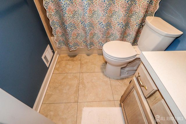 18 Mulberry Lane, Metuchen, NJ 08840