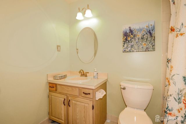 18 Mulberry Lane, Metuchen, NJ 08840