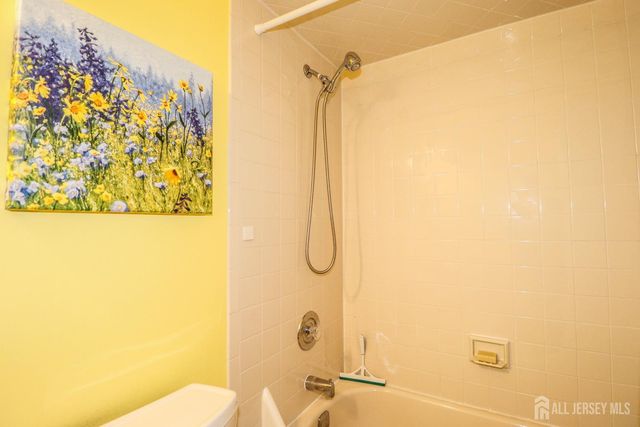 18 Mulberry Lane, Metuchen, NJ 08840