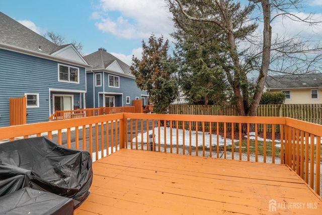 18 Mulberry Lane, Metuchen, NJ 08840