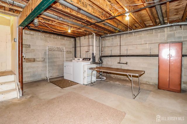 18 Mulberry Lane, Metuchen, NJ 08840