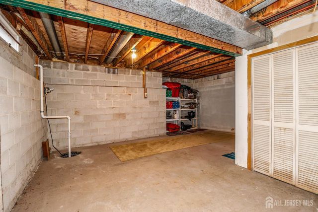 18 Mulberry Lane, Metuchen, NJ 08840