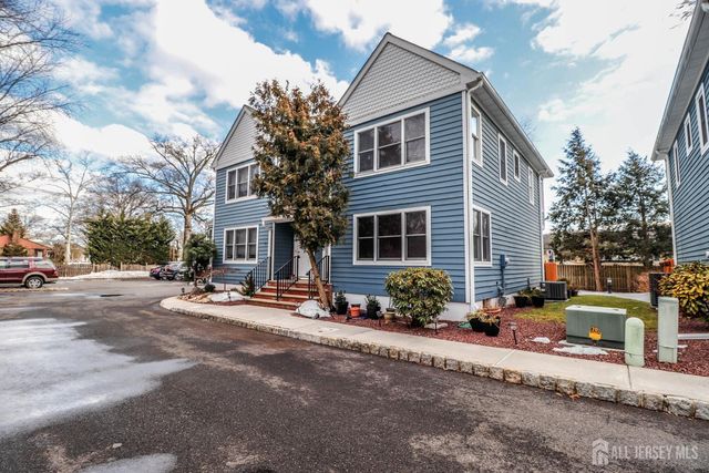 18 Mulberry Lane, Metuchen, NJ 08840