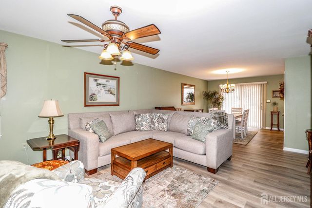 18 Mulberry Lane, Metuchen, NJ 08840