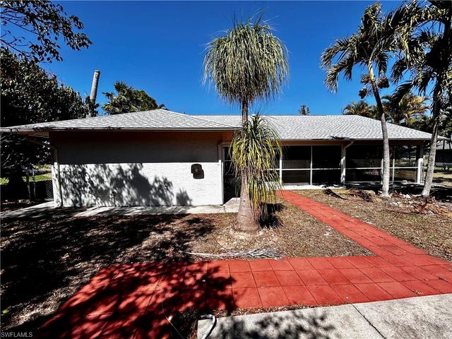 310 SE 29th TER, Cape Coral, FL 33904