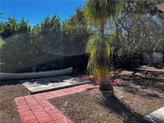 310 SE 29th TER, Cape Coral, FL 33904