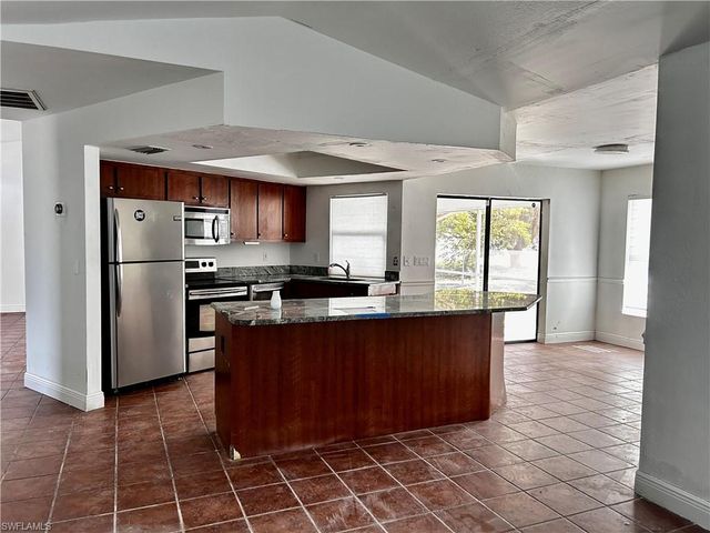 310 SE 29th TER, Cape Coral, FL 33904