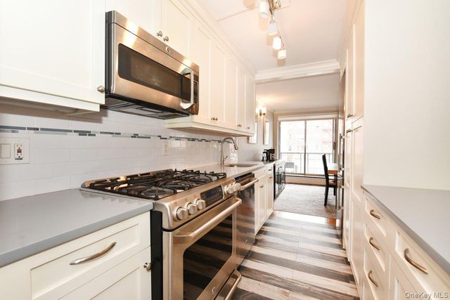 100 Clinton Avenue 1F, Mineola, NY 11501