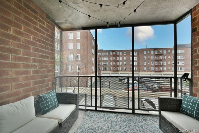 100 Clinton Avenue 1F, Mineola, NY 11501