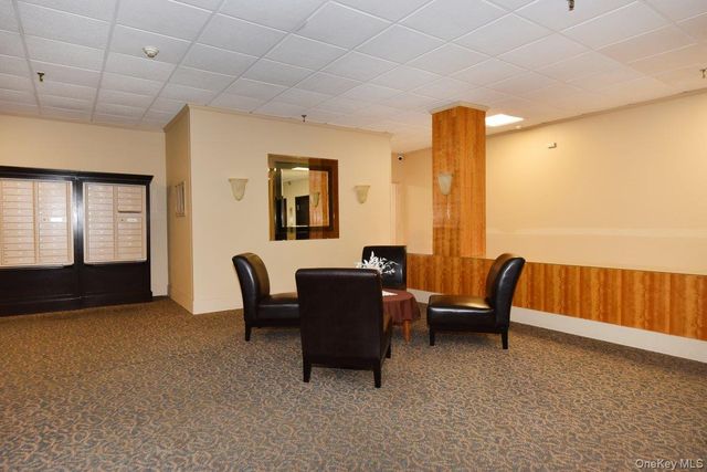 100 Clinton Avenue 1F, Mineola, NY 11501