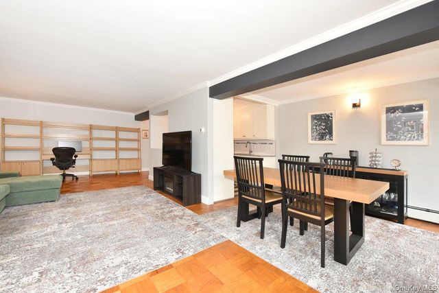 100 Clinton Avenue 1F, Mineola, NY 11501