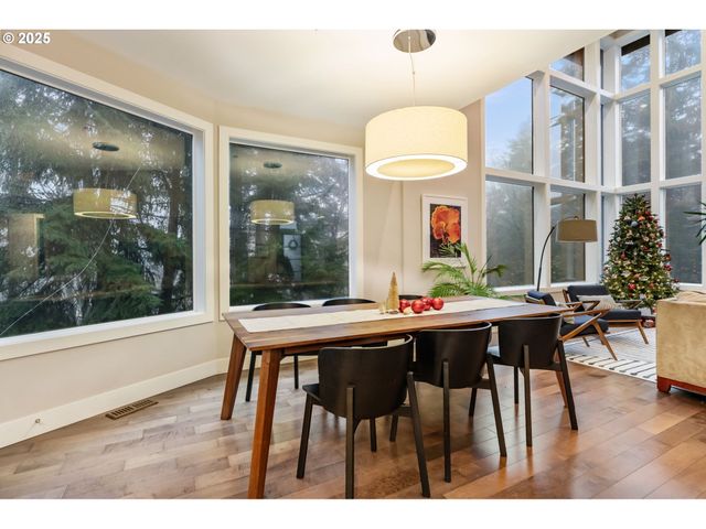 3311 Nw TULLAMORE Ct, Portland, OR 97229