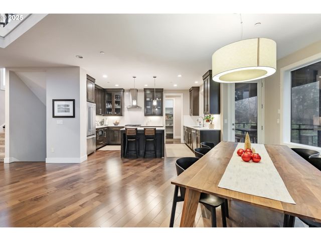 3311 Nw TULLAMORE Ct, Portland, OR 97229