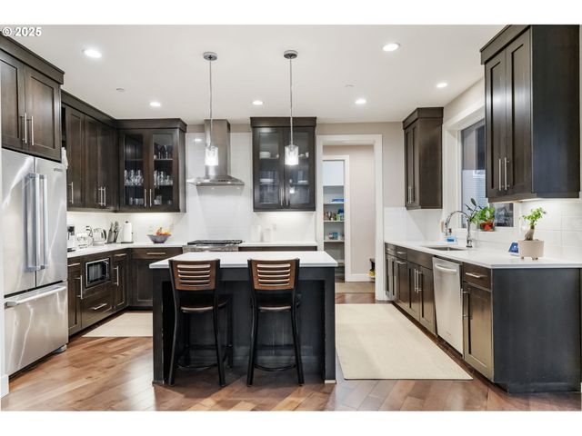 3311 Nw TULLAMORE Ct, Portland, OR 97229