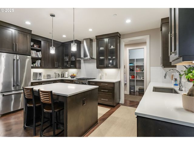 3311 Nw TULLAMORE Ct, Portland, OR 97229