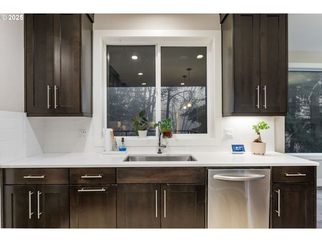 3311 Nw TULLAMORE Ct, Portland, OR 97229