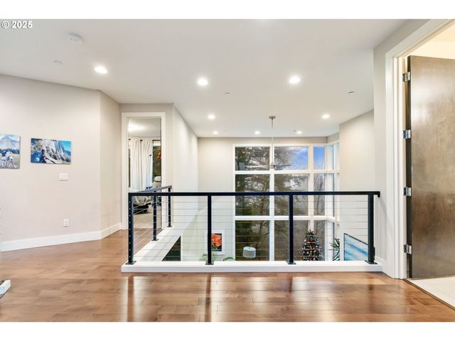 3311 Nw TULLAMORE Ct, Portland, OR 97229