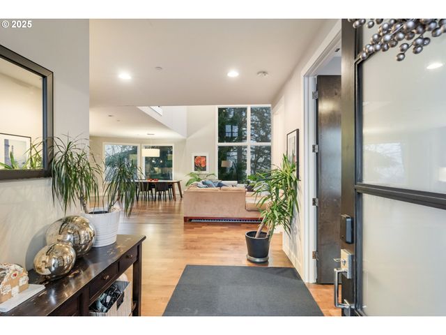 3311 Nw TULLAMORE Ct, Portland, OR 97229