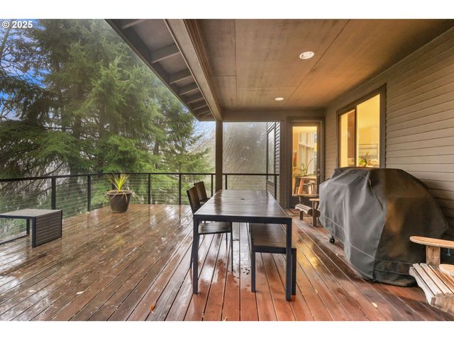 3311 Nw TULLAMORE Ct, Portland, OR 97229