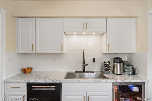 23730 Glenbrook Street, Saint Clair Shores, MI 48082