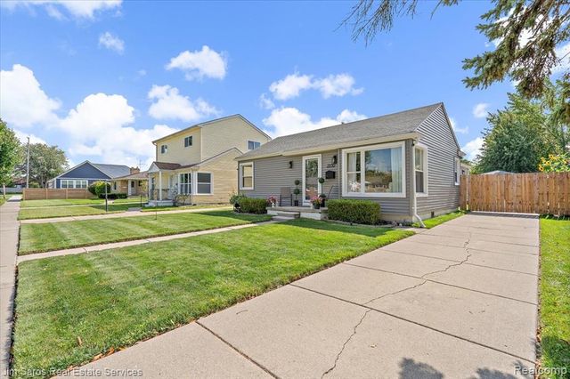 23730 Glenbrook Street, Saint Clair Shores, MI 48082