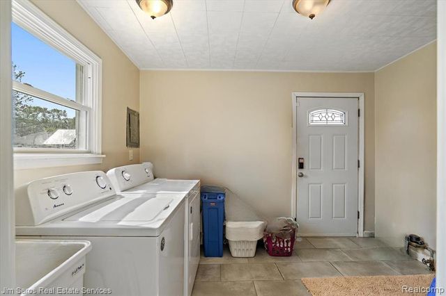 23730 Glenbrook Street, Saint Clair Shores, MI 48082