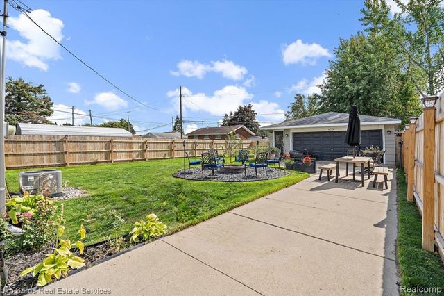 23730 Glenbrook Street, Saint Clair Shores, MI 48082