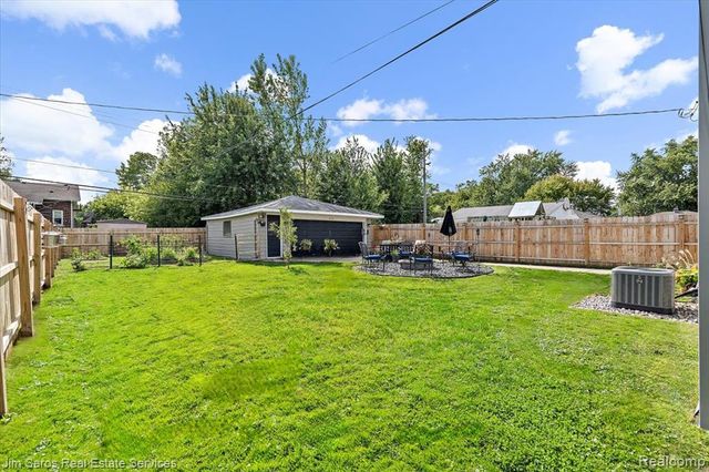 23730 Glenbrook Street, Saint Clair Shores, MI 48082