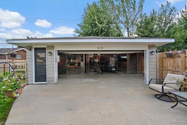 23730 Glenbrook Street, Saint Clair Shores, MI 48082