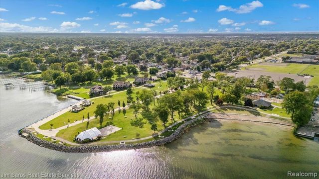 23730 Glenbrook Street, Saint Clair Shores, MI 48082