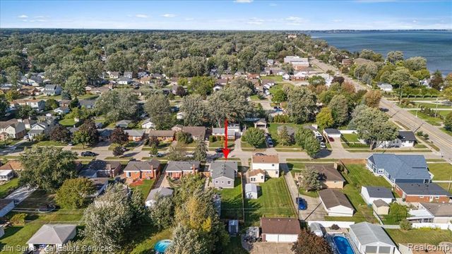 23730 Glenbrook Street, Saint Clair Shores, MI 48082