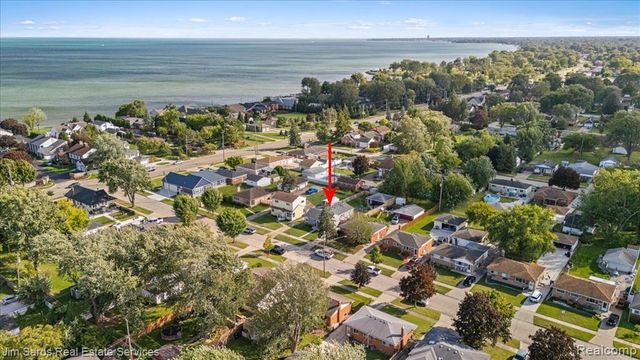 23730 Glenbrook Street, Saint Clair Shores, MI 48082