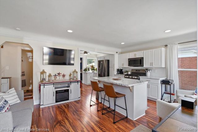 23730 Glenbrook Street, Saint Clair Shores, MI 48082