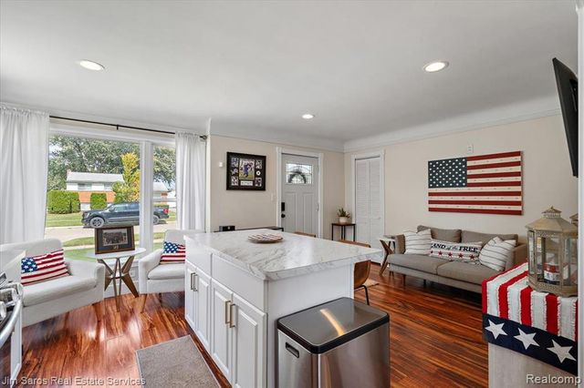 23730 Glenbrook Street, Saint Clair Shores, MI 48082